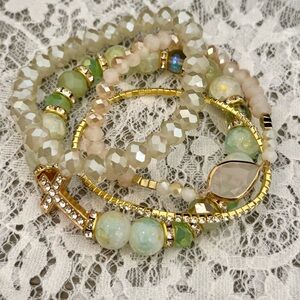 Elegant Gold and Green Beaded Bracelet Set (4)